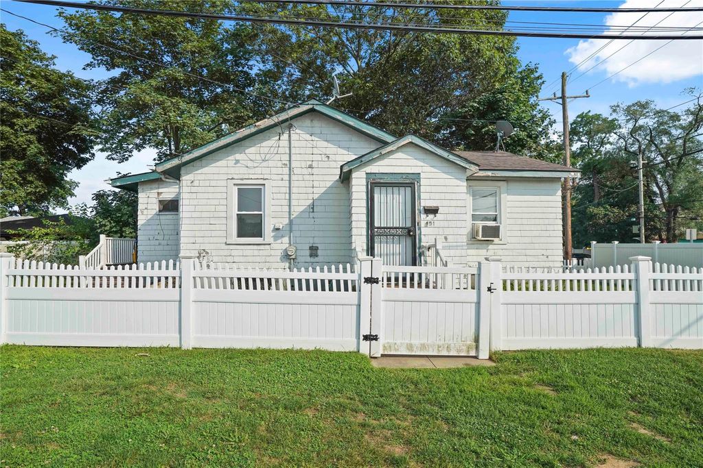 451 Babylon Turnpike, Freeport, NY 11520