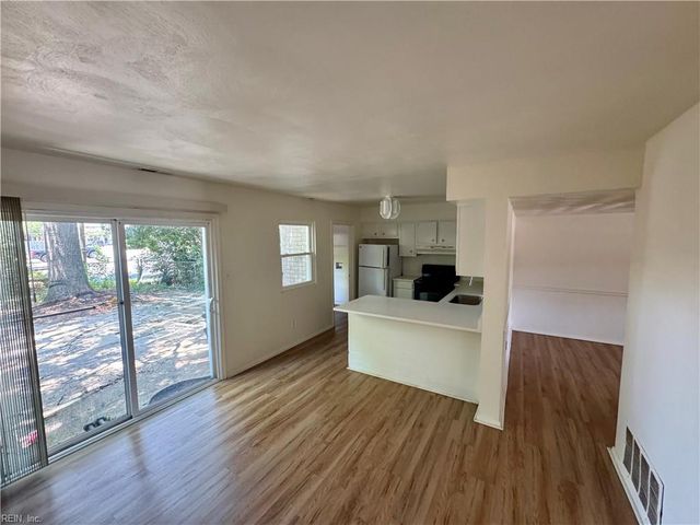 811 Cathedral DR, Virginia Beach, VA 23455
