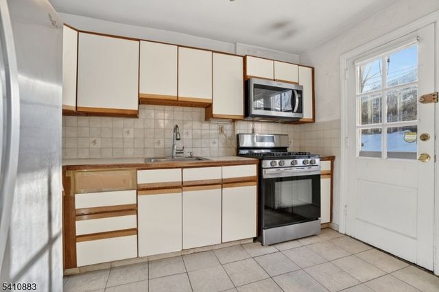 145 River Drive 145, Elmwood Park Boro, NJ 07407