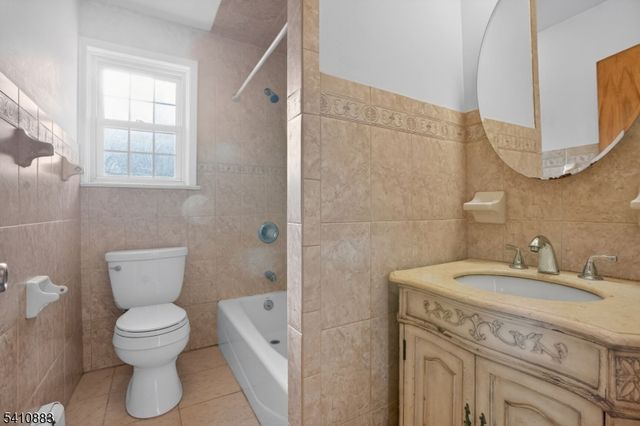 145 River Drive 145, Elmwood Park Boro, NJ 07407