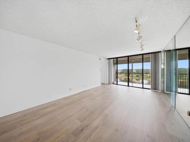 6539 CORAL LAKE Drive 403, Margate, FL 33063