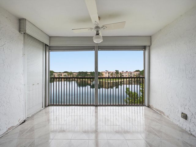 6539 CORAL LAKE Drive 403, Margate, FL 33063