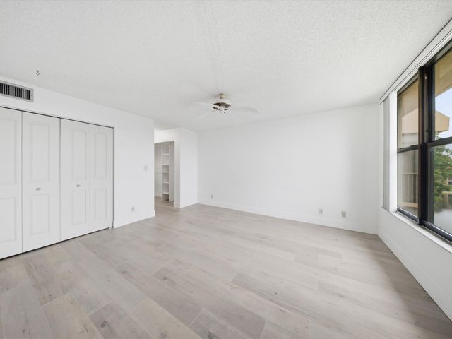 6539 CORAL LAKE Drive 403, Margate, FL 33063