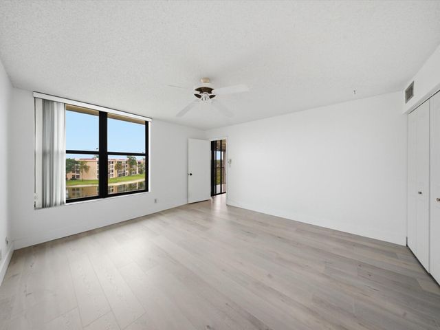 6539 CORAL LAKE Drive 403, Margate, FL 33063