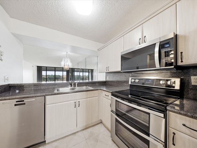 6539 CORAL LAKE Drive 403, Margate, FL 33063