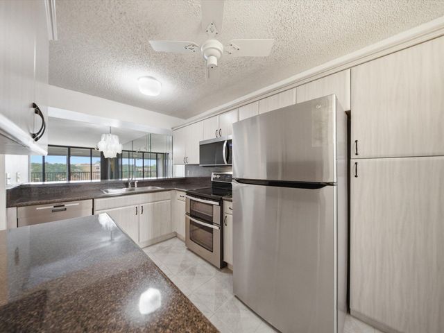 6539 CORAL LAKE Drive 403, Margate, FL 33063