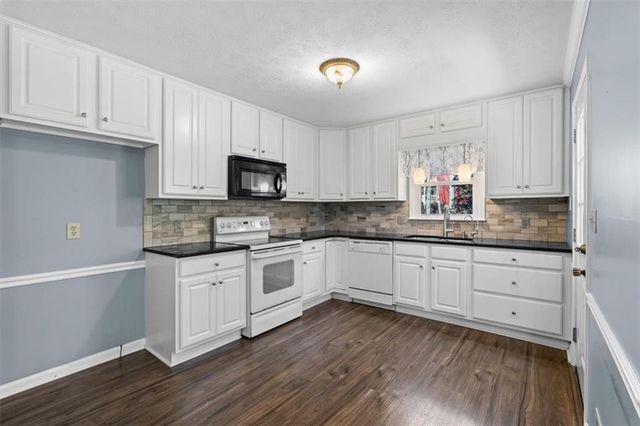 704 Knotts Court, Woodstock, GA 30188