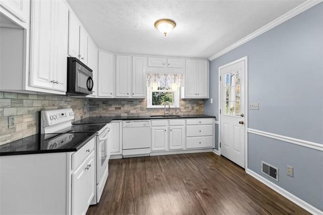 704 Knotts Court, Woodstock, GA 30188