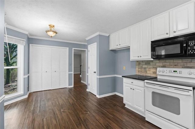 704 Knotts Court, Woodstock, GA 30188