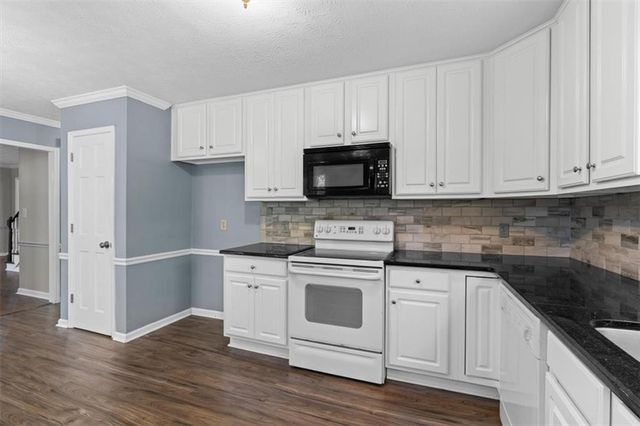 704 Knotts Court, Woodstock, GA 30188