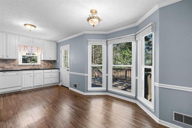 704 Knotts Court, Woodstock, GA 30188