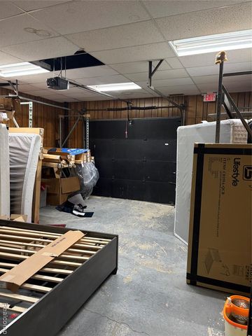 17820 Eureka Road, Southgate, MI 48195