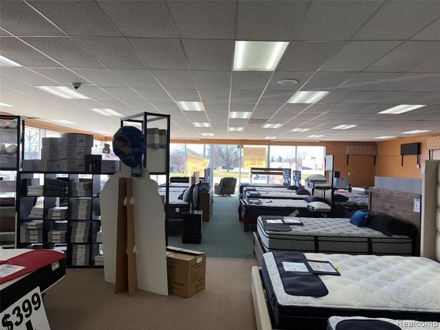 17820 Eureka Road, Southgate, MI 48195