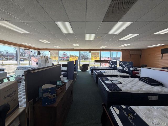 17820 Eureka Road, Southgate, MI 48195