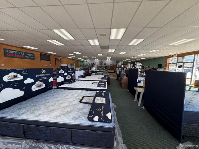 17820 Eureka Road, Southgate, MI 48195