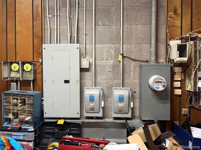 17820 Eureka Road, Southgate, MI 48195