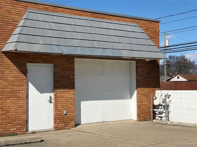 17820 Eureka Road, Southgate, MI 48195