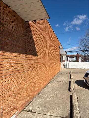 17820 Eureka Road, Southgate, MI 48195