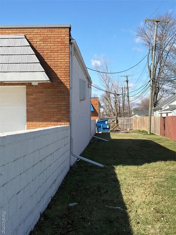 17820 Eureka Road, Southgate, MI 48195