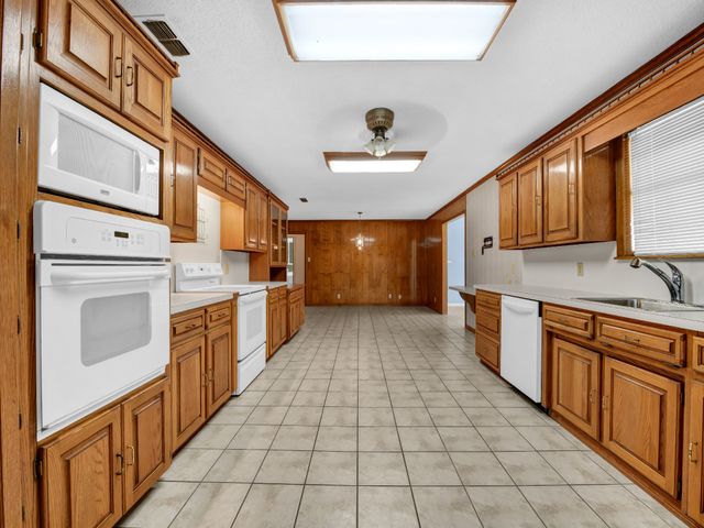 5108 Woodard Avenue, Cleburne, TX 76033