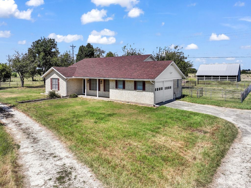 5108 Woodard Avenue, Cleburne, TX 76033