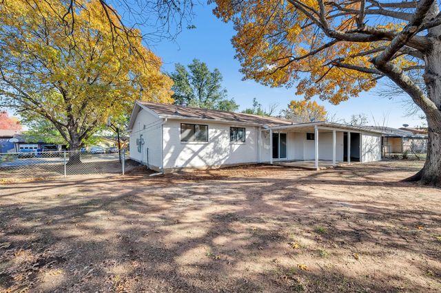 121 Quail Creek Drive, Crowley, TX 76036