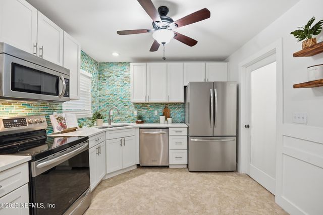 1673 LINKSIDE Court N, Atlantic Beach, FL 32233