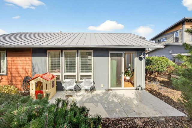 98 Dunn Circle, Ashland, OR 97520