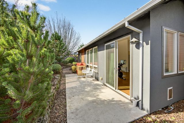 98 Dunn Circle, Ashland, OR 97520