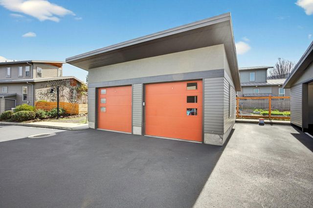 98 Dunn Circle, Ashland, OR 97520