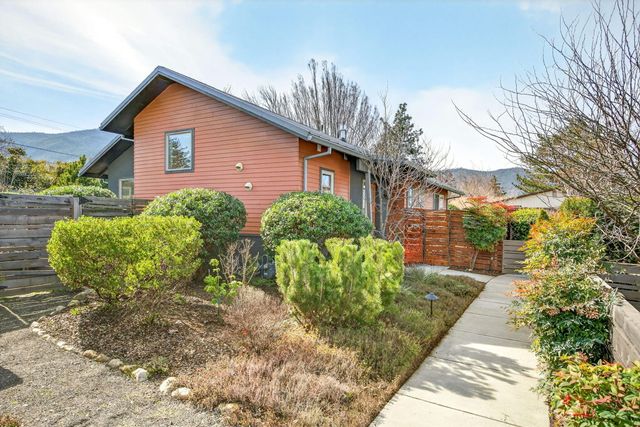 98 Dunn Circle, Ashland, OR 97520