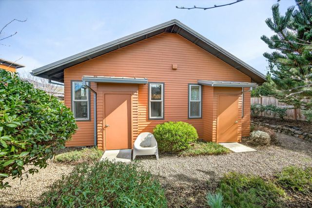 98 Dunn Circle, Ashland, OR 97520