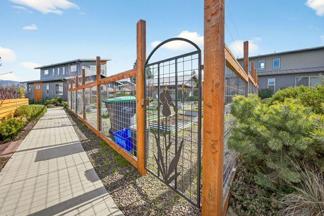 98 Dunn Circle, Ashland, OR 97520