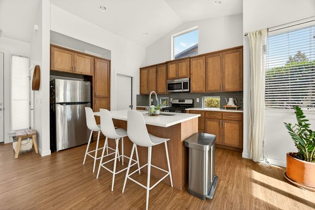 98 Dunn Circle, Ashland, OR 97520