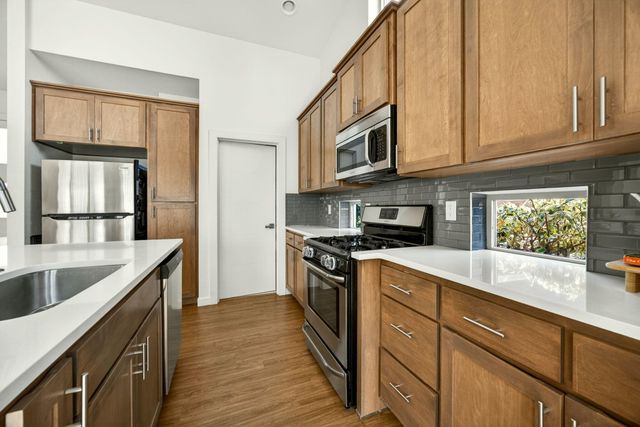 98 Dunn Circle, Ashland, OR 97520