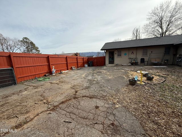 216 Willow Street, Mount Carmel, TN 37645