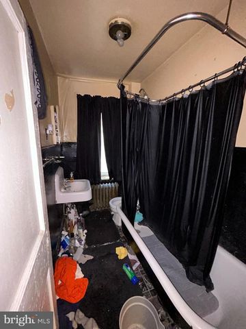 5821 WAKEFIELD ST, Philadelphia, PA 19144