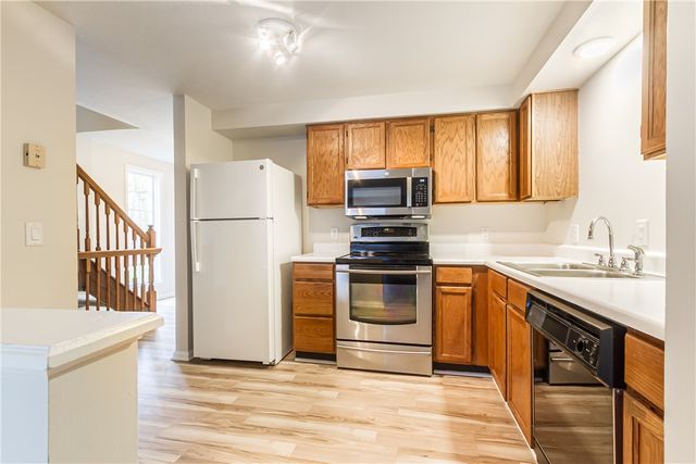 7 Camberley Place, Penfield, NY 14526