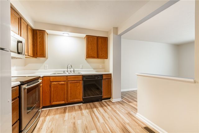 7 Camberley Place, Penfield, NY 14526