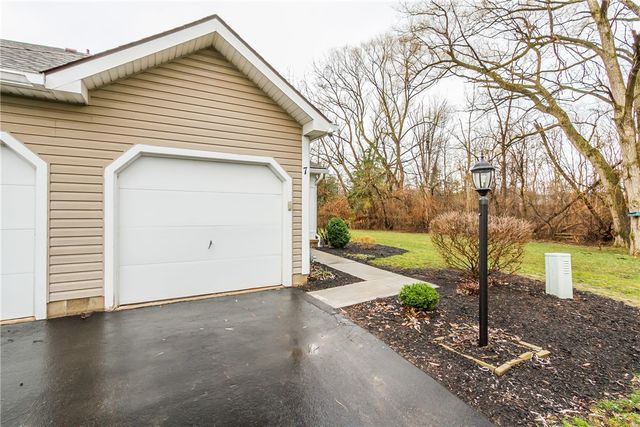 7 Camberley Place, Penfield, NY 14526