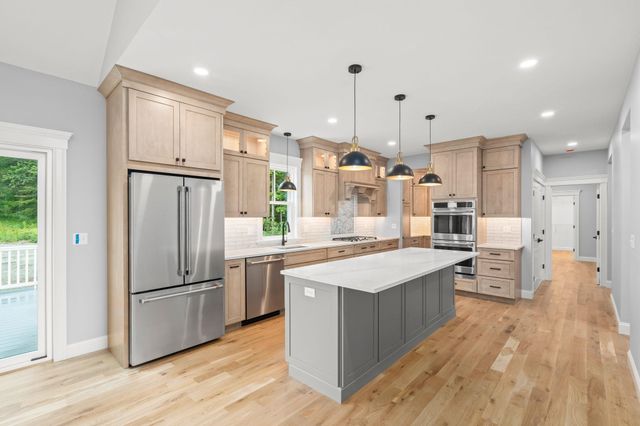 139 North Road, East Kingston, NH 03827