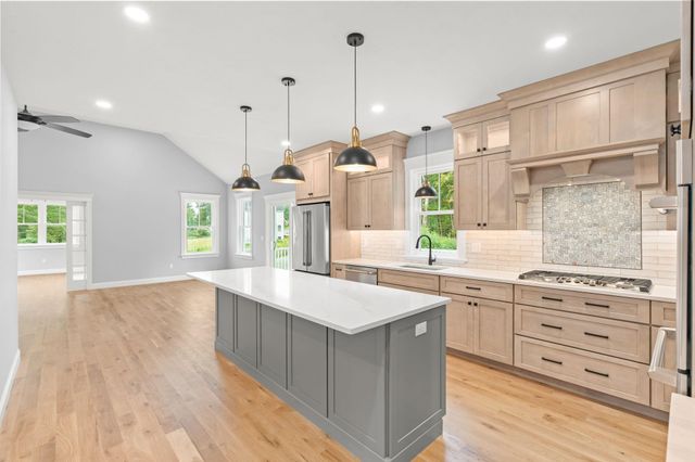 139 North Road, East Kingston, NH 03827