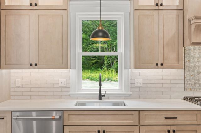 139 North Road, East Kingston, NH 03827