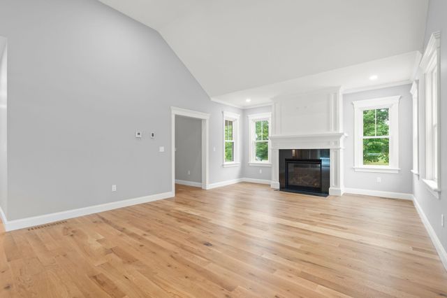 139 North Road, East Kingston, NH 03827