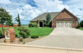 104 London Dr, Elgin, OK 73538