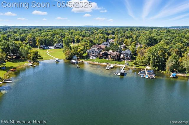 1539 Wandrei Court, Commerce Twp, MI 48382