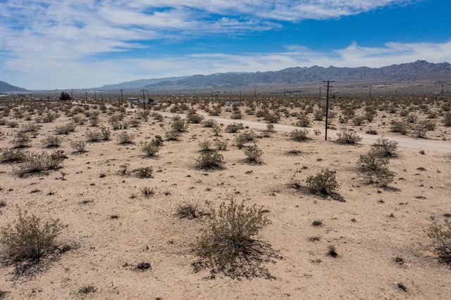 305 Two Mile Road, Joshua Tree, CA 92252