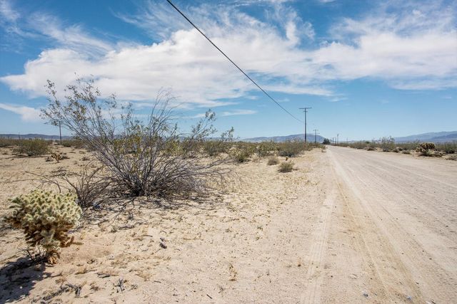 305 Two Mile Road, Joshua Tree, CA 92252