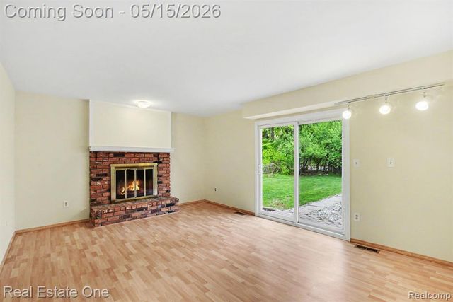 1749 Freemont Drive, Troy, MI 48098