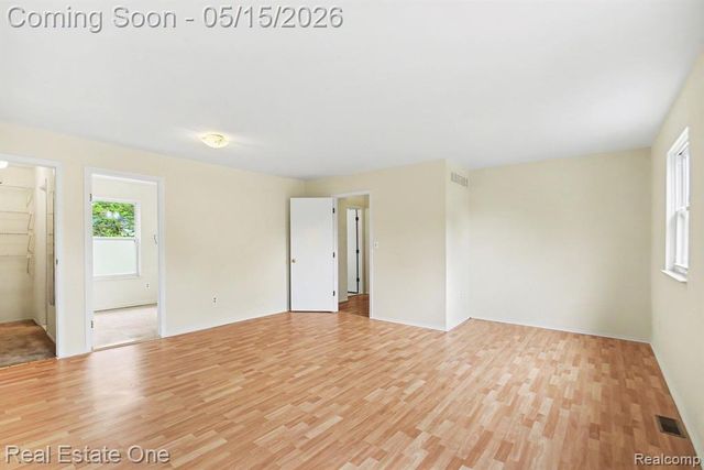 1749 Freemont Drive, Troy, MI 48098